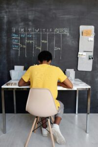 Como Revisar Conteúdo de Forma Eficiente (Sem Ficar Preso na Releitura)